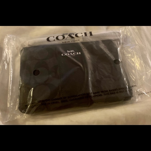 Coach Wristlets different patterns. - Picture 7 of 7